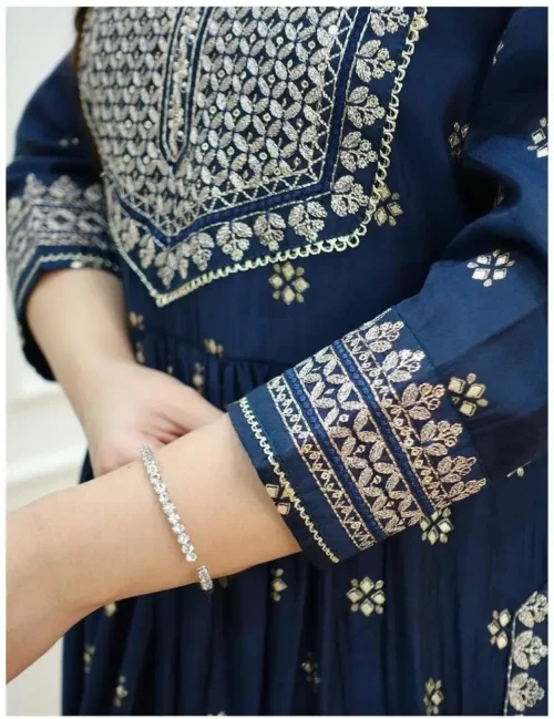 Kurta, Salwar & Dupatta Set - Image 4