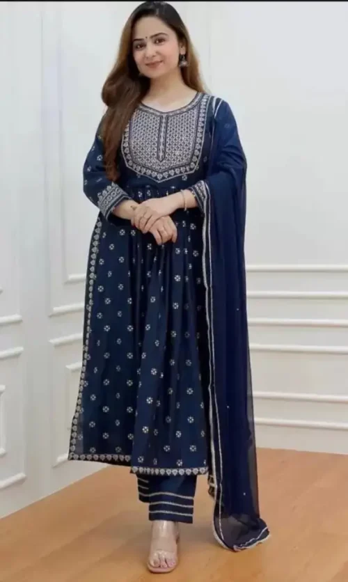 Kurta, Salwar & Dupatta Set - Image 3